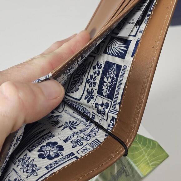 Tommy Bahama Wallet Mens Bi Fold Tan Leather Card Case Brown Marlin Embossed NIB - Picture 3 of 6